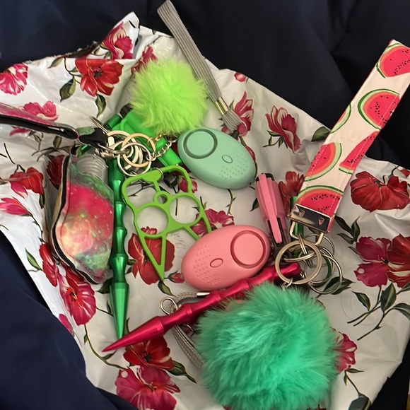 I have these amazing key chains!!! All hand made by me!!!all different kinds - Picture 5 of 11